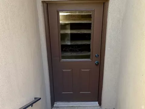 Entry Way - 2187 Eagle Crest Dr, Draper, UT 84020 photo 2 of 2