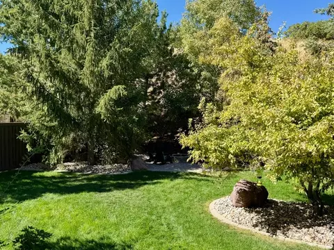 Exterior - 2187 Eagle Crest Dr, Draper, UT 84020 photo 4 of 13