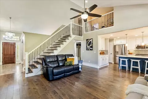 Entry Way - 2187 Eagle Crest Dr, Draper, UT 84020 photo 3 of 5