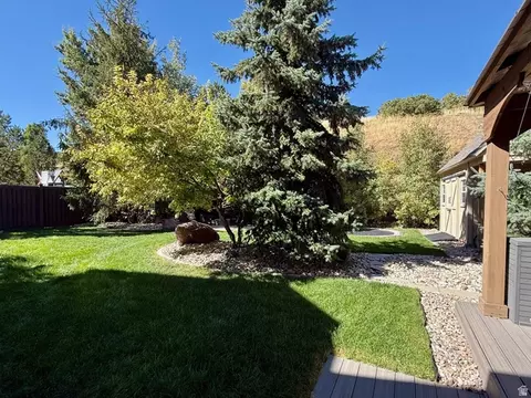Exterior - 2187 Eagle Crest Dr, Draper, UT 84020 photo 11 of 13