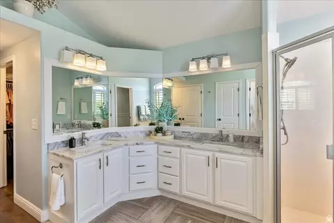 Bath - 2187 Eagle Crest Dr, Draper, UT 84020 photo 2 of 5