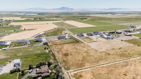 5752 W 2425 N #4, Hooper, UT 84315 photo 4
