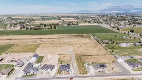 5752 W 2425 N #4, Hooper, UT 84315 photo 13