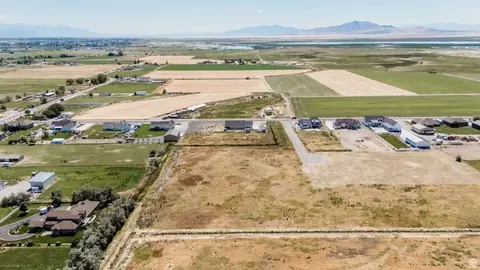 5752 W 2425 N #4, Hooper, UT 84315 photo 3