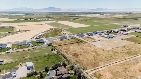 5752 W 2425 N #4, Hooper, UT 84315 photo 5