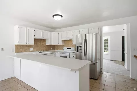 8416 S 300 E, Sandy, UT 84070 photo 9