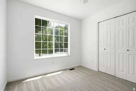8416 S 300 E, Sandy, UT 84070 photo 12