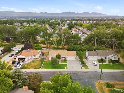 8416 S 300 E, Sandy, UT 84070 photo 29