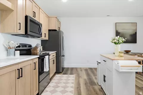 Kitchen - 1138 E 200 N, Hyde Park, UT 84318 photo 5 of 6