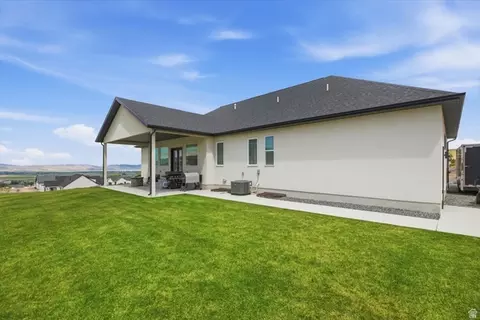 Exterior - 1138 E 200 N, Hyde Park, UT 84318 photo 3 of 5