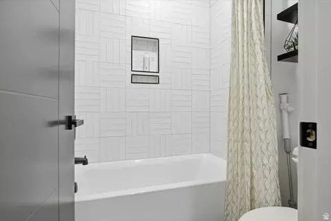 Bath - 1138 E 200 N, Hyde Park, UT 84318 photo 3 of 4