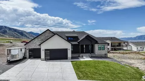 Exterior - 1138 E 200 N, Hyde Park, UT 84318 photo 2 of 5