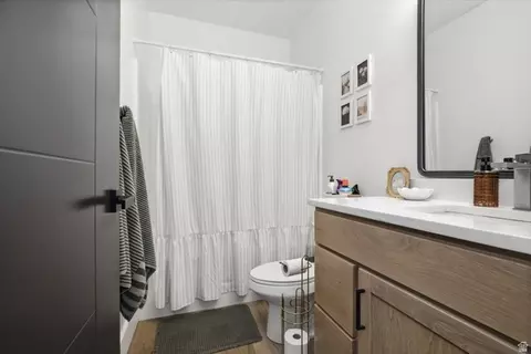 Bath - 1138 E 200 N, Hyde Park, UT 84318 photo 4 of 4