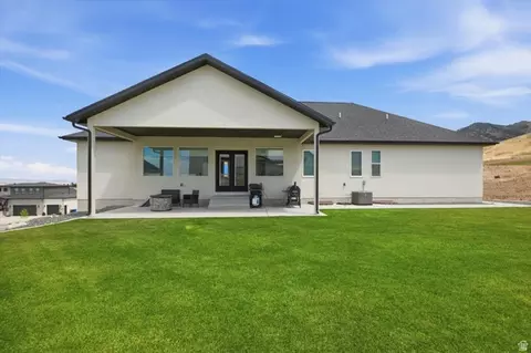 Exterior - 1138 E 200 N, Hyde Park, UT 84318 photo 4 of 5