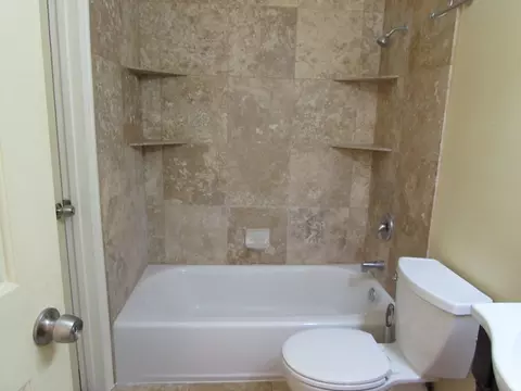 Bath - 3268 S Plum Tree Ln, Bountiful, UT 84010 photo 3 of 4