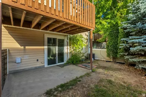 Exterior - 3268 S Plum Tree Ln, Bountiful, UT 84010 photo 2 of 7