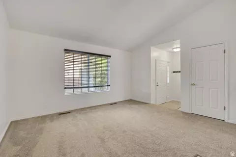 Living - 3268 S Plum Tree Ln, Bountiful, UT 84010 photo 2 of 3
