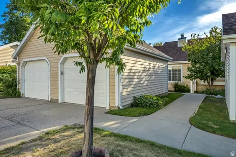 Exterior - 3268 S Plum Tree Ln, Bountiful, UT 84010 photo 4 of 7