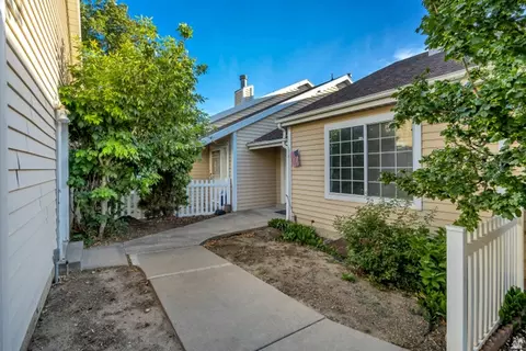 3268 S Plum Tree Ln, Bountiful, UT 84010