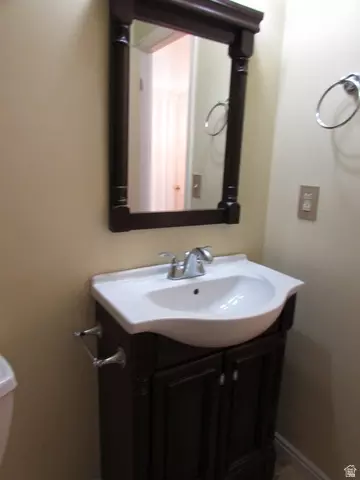 Bath - 3268 S Plum Tree Ln, Bountiful, UT 84010 photo 4 of 4