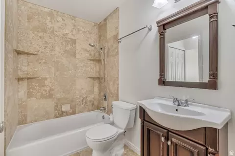 Bath - 3268 S Plum Tree Ln, Bountiful, UT 84010 photo 1 of 4