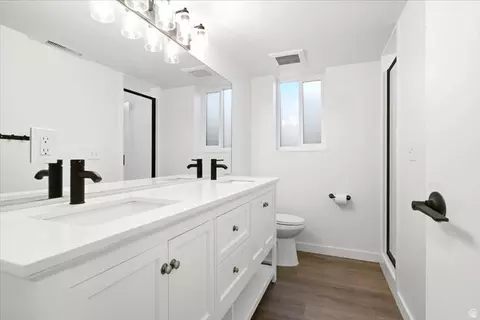 Bath - 1676 E 11245 S, Sandy, UT 84092 photo 2 of 3
