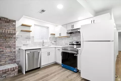 Kitchen - 1676 E 11245 S, Sandy, UT 84092 photo 4 of 4
