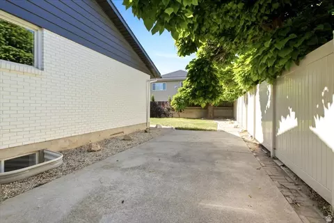 Exterior - 1676 E 11245 S, Sandy, UT 84092 photo 4 of 4