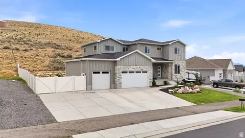 2323 E Patriot Dr, Eagle Mountain, UT 84005 photo 2