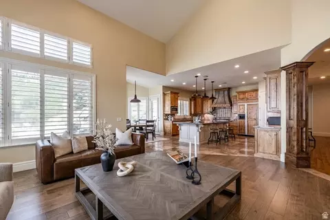 407 E Hidden Lake Dr, Bountiful, UT 84010 photo 4