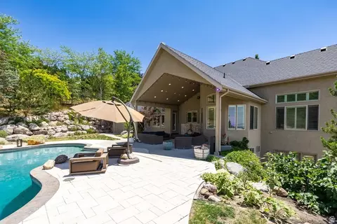 407 E Hidden Lake Dr, Bountiful, UT 84010 photo 17