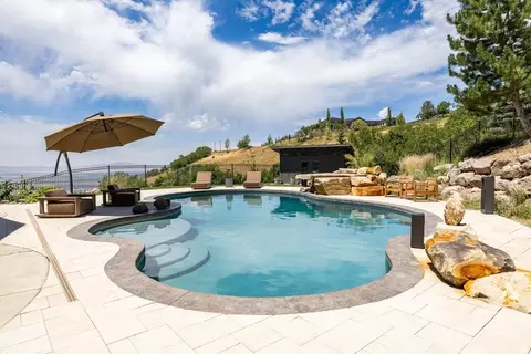 407 E Hidden Lake Dr, Bountiful, UT 84010 photo 2