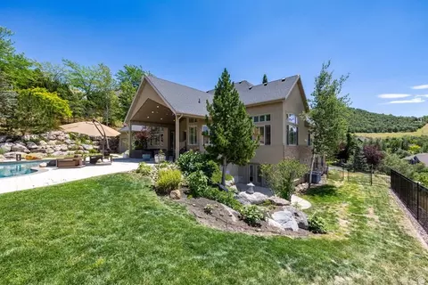 407 E Hidden Lake Dr, Bountiful, UT 84010 photo 18