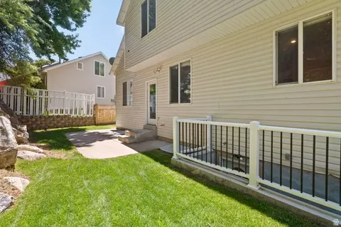 Exterior - 1542 N 2575 E, Layton, UT 84040 photo 5 of 7