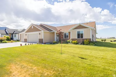Exterior - 1204 E 250 S, Tremonton, UT 84337 photo 3 of 9