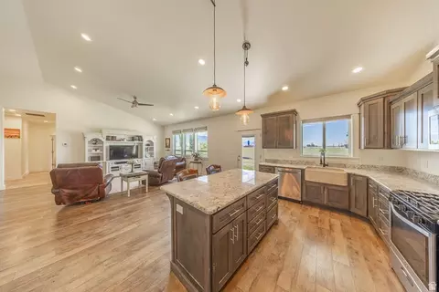 Kitchen - 1204 E 250 S, Tremonton, UT 84337 photo 3 of 3