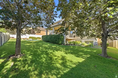 Exterior - 1043 E Mach Schnell Dr, Sandy, UT 84094 photo 5 of 7