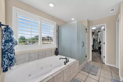 Bath - 1043 E Mach Schnell Dr, Sandy, UT 84094 photo 3 of 5