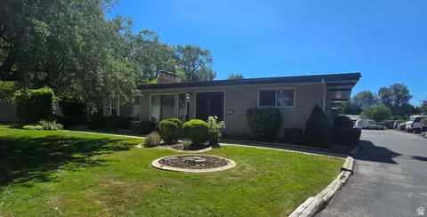 4527 S Tanglewood Dr, Holladay, UT 84117