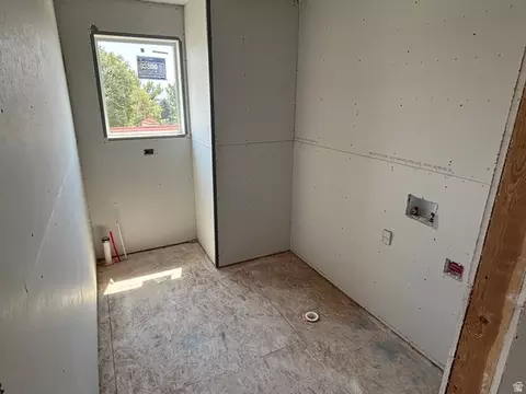 Bath - 1676 S Lakewood Dr W, Orem, UT 84058 photo 2 of 3