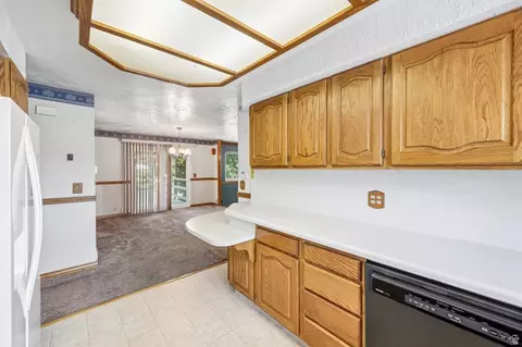 Kitchen - 4540 S 600 E, Murray, UT 84107 photo 4 of 6