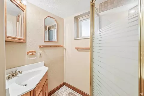 Bath - 4540 S 600 E, Murray, UT 84107 photo 3 of 4