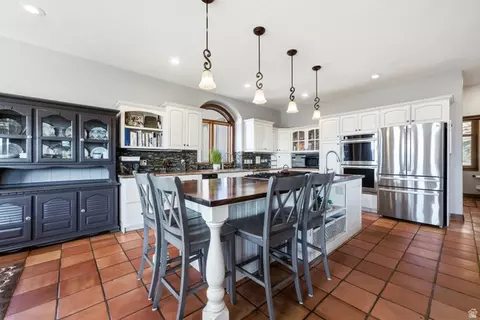 Kitchen - 335 W Bern Way, Midway, UT 84049 photo 2 of 6
