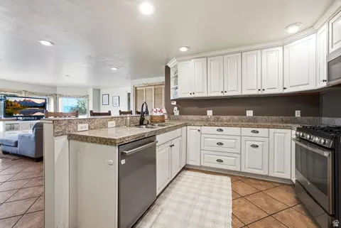 Kitchen - 335 W Bern Way, Midway, UT 84049 photo 6 of 6