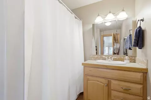 Bath - 335 W Bern Way, Midway, UT 84049 photo 5 of 7