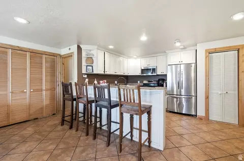 Kitchen - 335 W Bern Way, Midway, UT 84049 photo 5 of 6