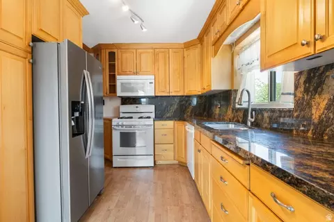 5451 S Avalon Dr, Murray, UT 84107 photo 4