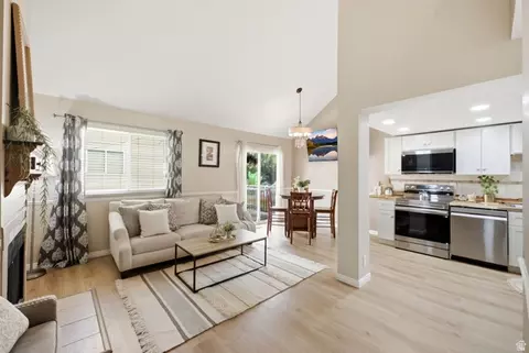 Living - 3133 S Applewood Dr E, Bountiful, UT 84010 photo 2 of 3