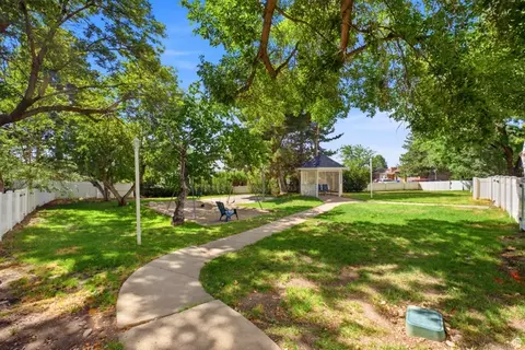 Exterior - 3133 S Applewood Dr E, Bountiful, UT 84010 photo 7 of 8