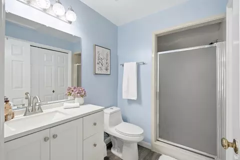 Bath - 3133 S Applewood Dr E, Bountiful, UT 84010 photo 2 of 2